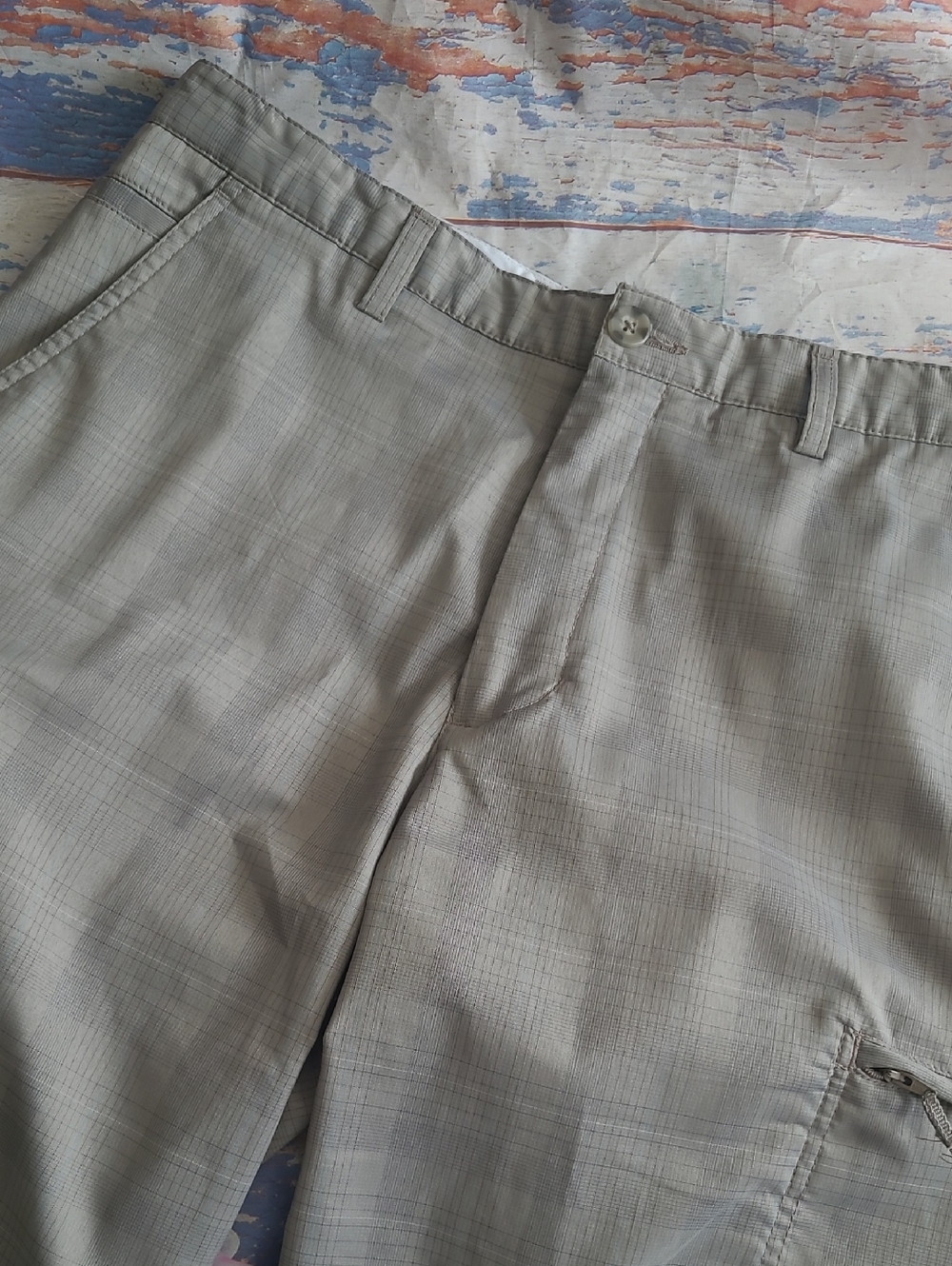 Greg Norman for Tasso Elba Shorts Mens 34 Gray Plaid